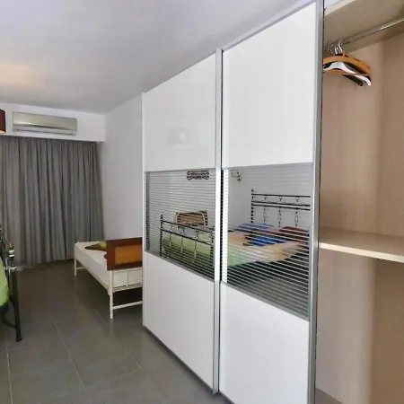 Perseus Triplex Butts Inns Hostel Xlendi